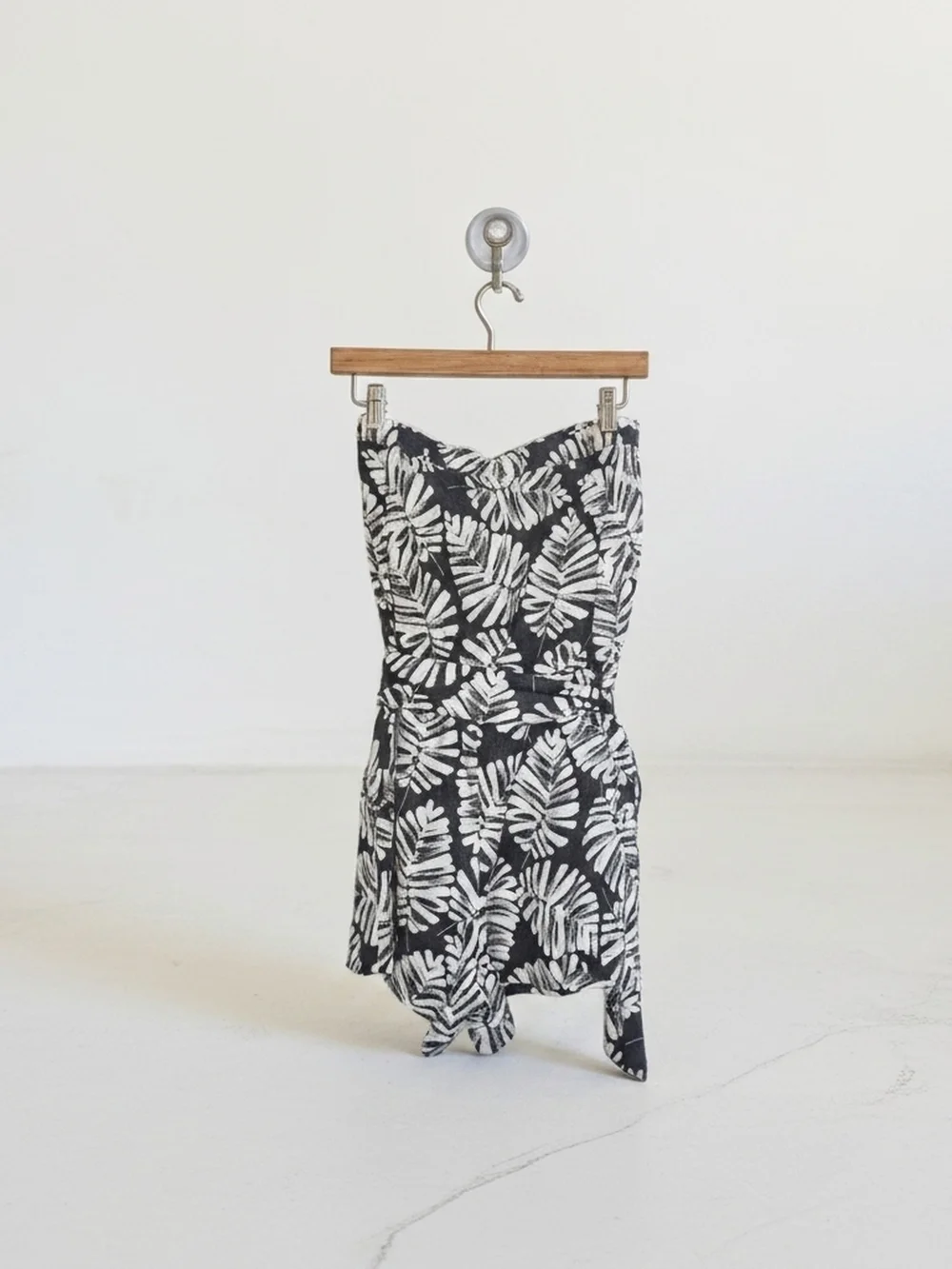 Banana Republic 100% Linen Navy and White Leaf Print Strapless Romper Size 8